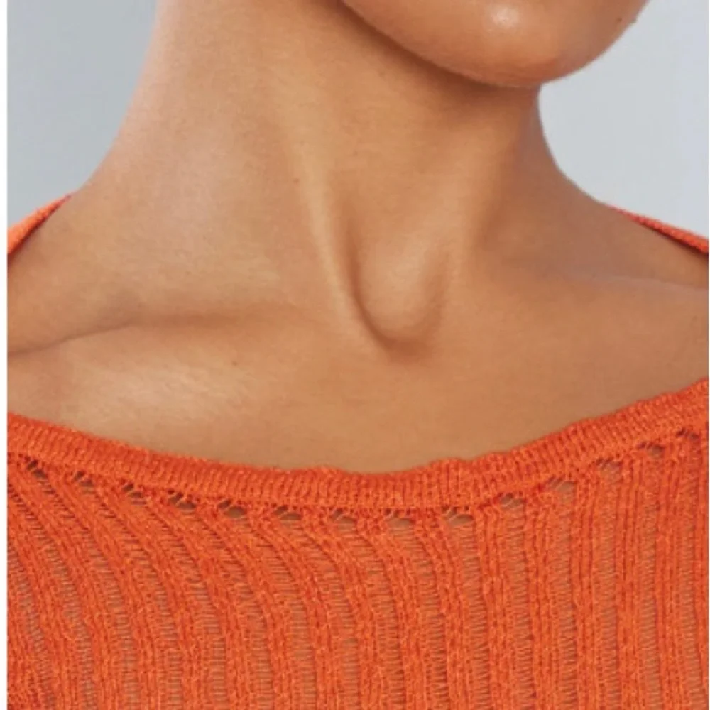 'PRETTYLITTLETHING' Crop Top - Picture 3 of 5